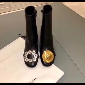 big brand chic winter boots with high heel